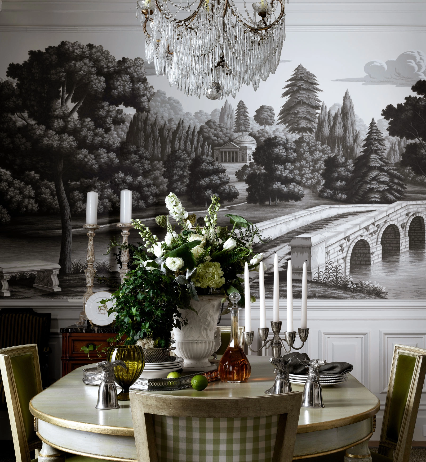 ‘English Landscape’ in Crystal Grey colourway on scenic paper
