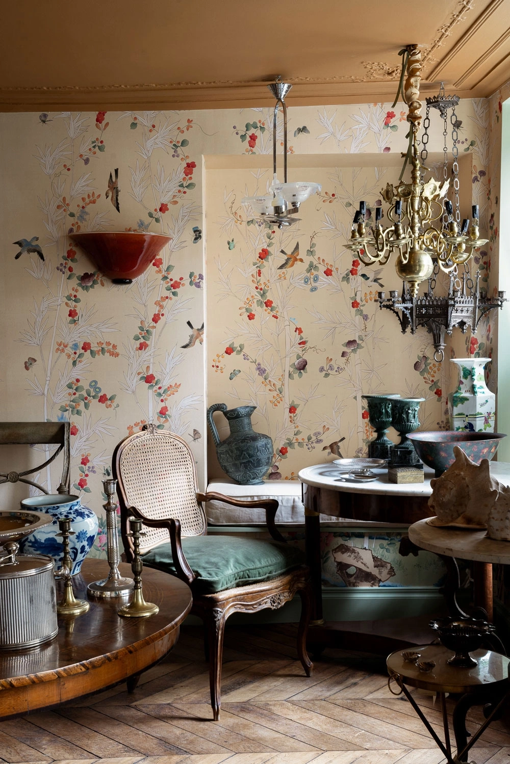 Furniture & Antiques